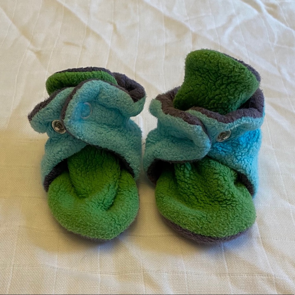 💙 4/$20 💙 Fleece Color Block Zutano Booties